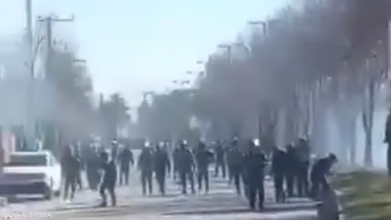 3 قتلى بينهم عنصر في “الباسيج” خلال احتجاجات غلاء المعيشة في إيران