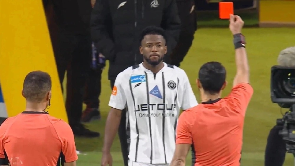 إيقاف لاعب الشباب عبدالله معتوق 10 مباريات وتغريمه 100 ألف ريال