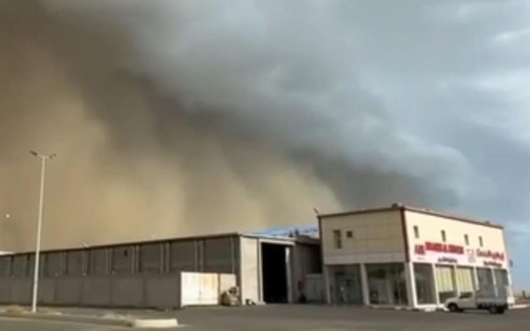 المركز الوطني للأرصاد يوضح أسباب الإعصار القمعي في أملج