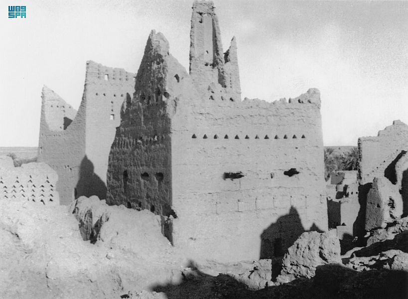 مجتمع الدولة السعودية الأولى في مدونات الرحالة والمستشرقين الغربيين