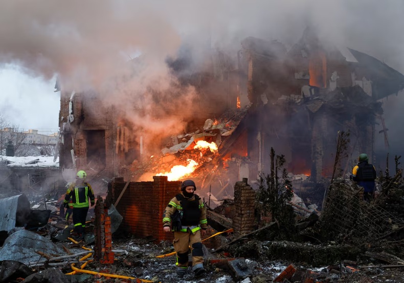 أوكرانيا: روسيا أطلقت 50 صاروخا و297 مسيرة في هجمات شنتها خلال ‌الليل