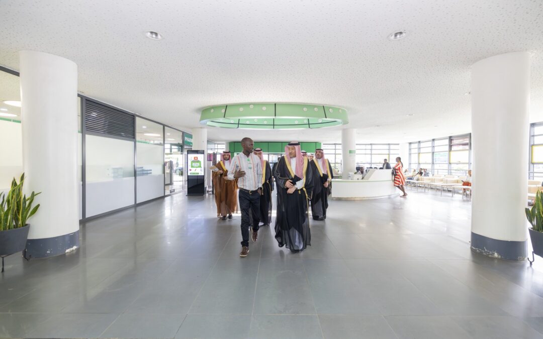 “الخريجي” يتابع سير العمل في مستشفى الملك فيصل برواندا