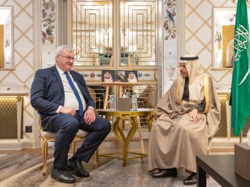 وزير الخارجية يلتقي نظيره الأوكراني