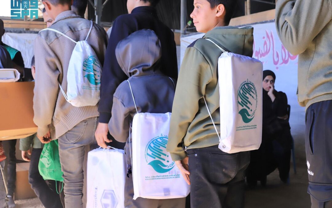 المملكة تواصل توزيع الكسوة الشتوية على طلاب في جنوب غزة