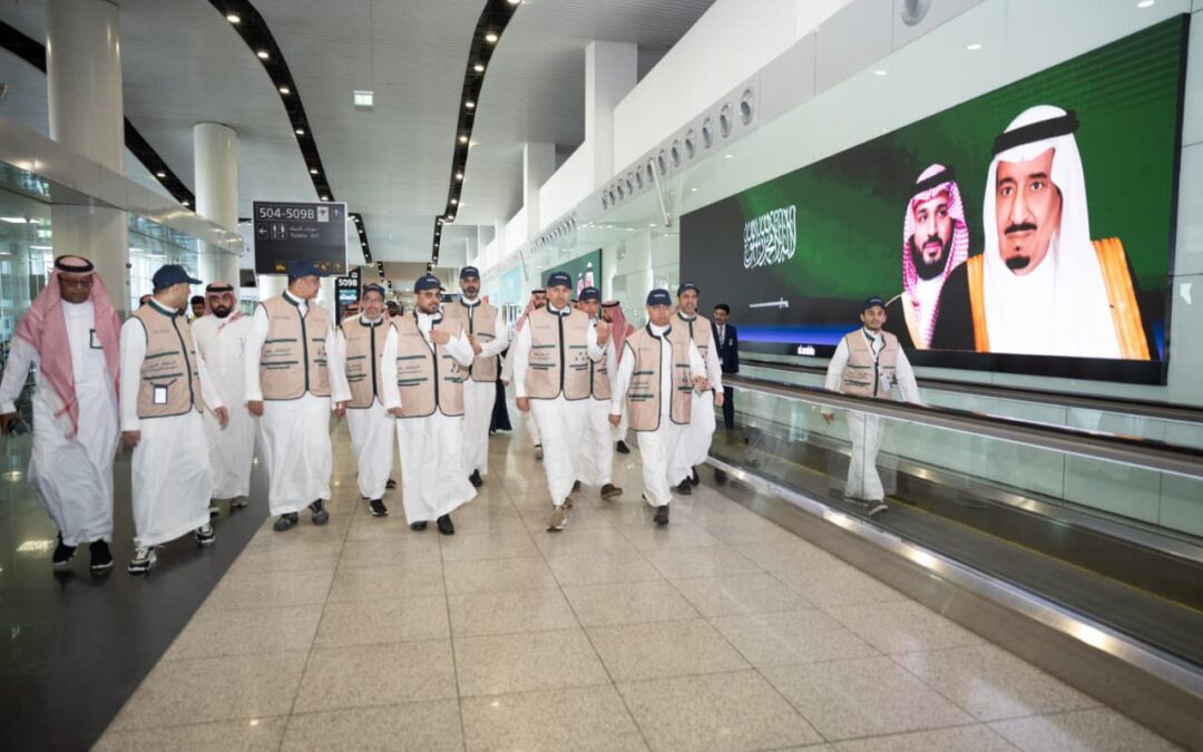 “وزير النقل” يقف على اكتمال حركة مناقلة الصالات في مطار الملك خالد الدولي