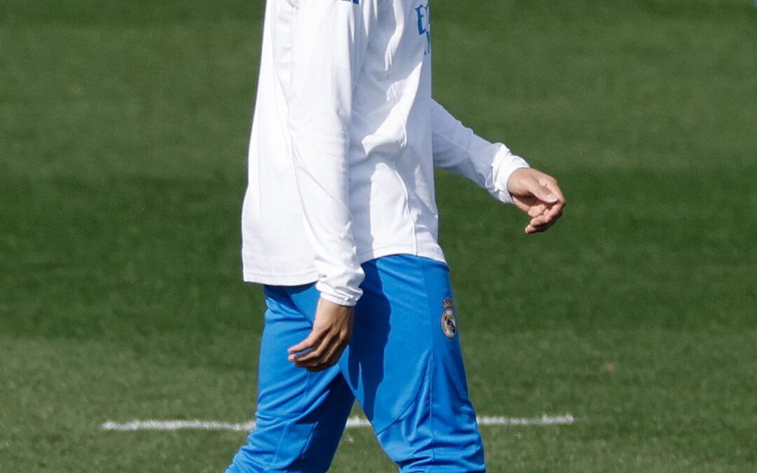 مبابي يغيب عن مباراة ريال مدريد وبنفيكا بسبب إصابة في الركبة