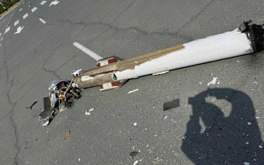 الدفاعات الجوية الإماراتية تعلن التصدي لمزيد من الصواريخ والمسيرات الإيرانية