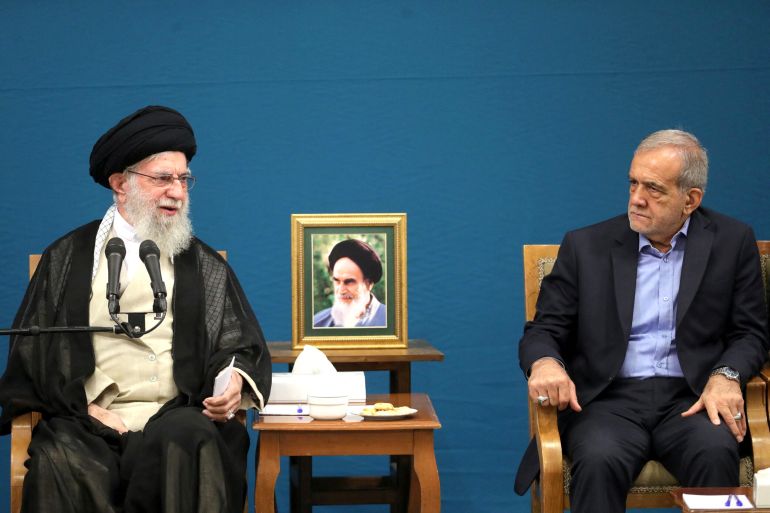 مسؤول صهيوني: المرشد والرئيس الإيراني كانا ضمن أهداف الضربات على إيران