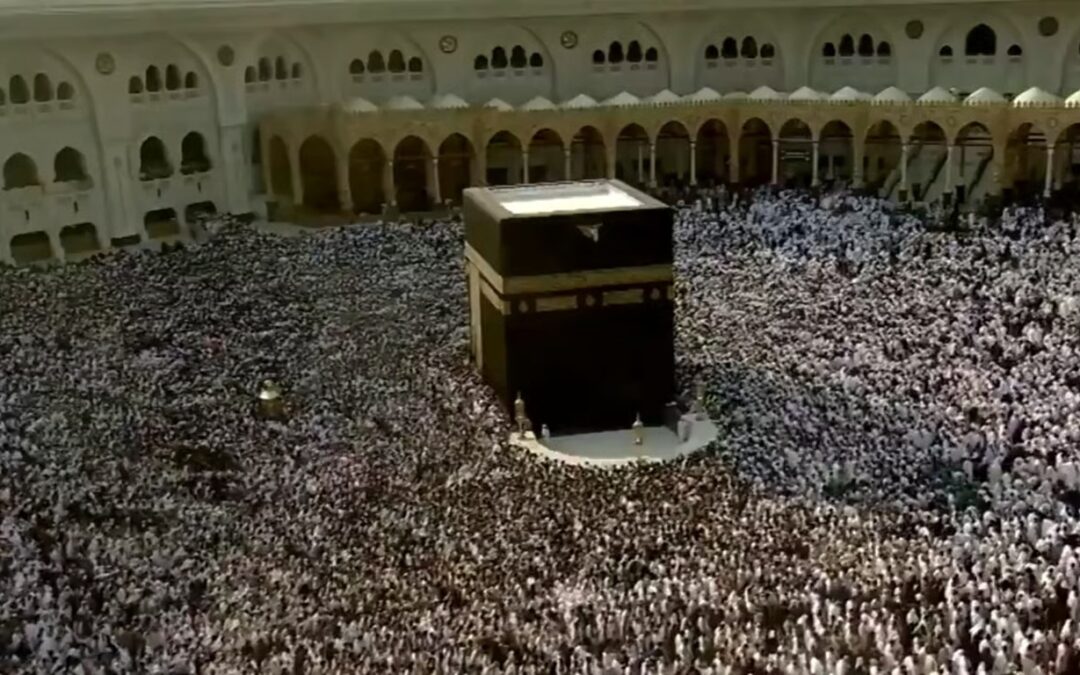 امتلاء صحن المطاف بالطائفين وسط انسيابية تامة