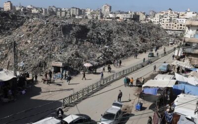 بدء إزالة مكب نفايات غطى سوق فراس التاريخي الغزي
