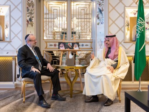 وزير يبحث مع المبعوث الأمريكي جهود مكافحة معاداة السامية والتطرف في ميونخ