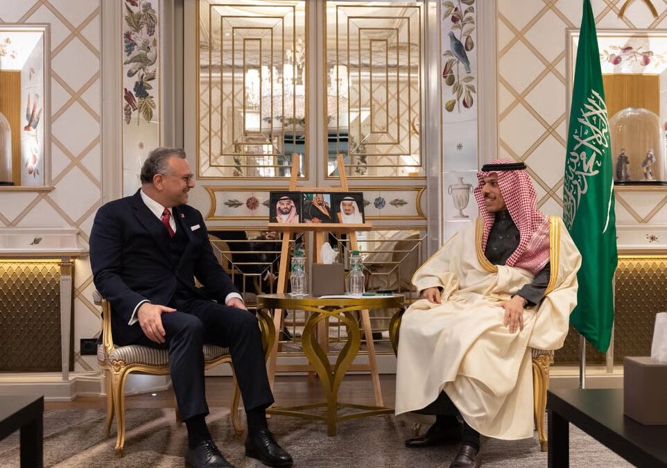 وزير الخارجية يلتقي كبير مستشاري الرئيس الأمريكي للشؤون العربية والإفريقية في ميونخ