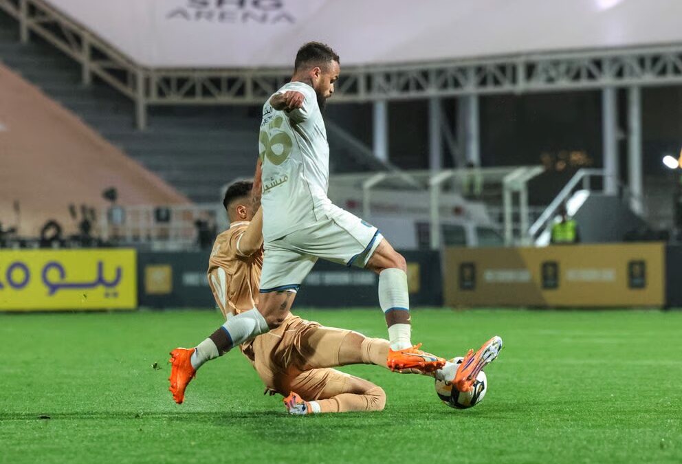 أبها يبتعد بالصدارة في دوري يلو والعلا يخطف الوصافة بعد قمة مثيرة