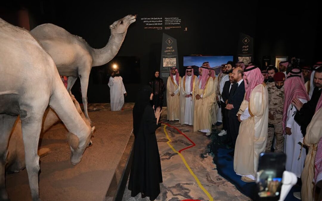 أمير المدينة المنورة يفتتح معرض الهجرة على خطى الرسول بجوار مسجد قباء