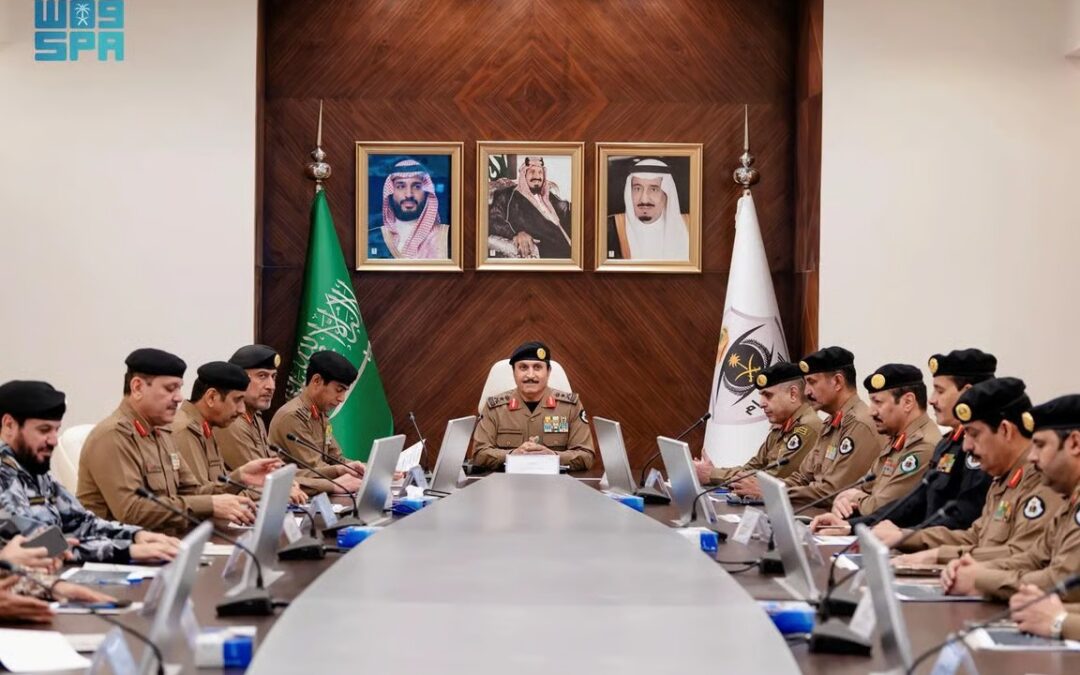 مدير الأمن العام يستعرض مع قادة قوات أمن العمرة خطط حماية ضيوف الرحمن في مكة