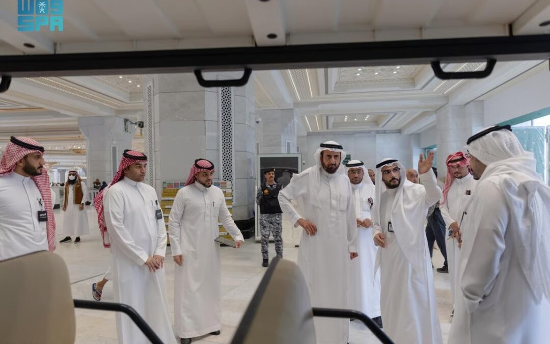 وزير الحج يقف على جاهزية خدمات الحرمين لموسم رمضان