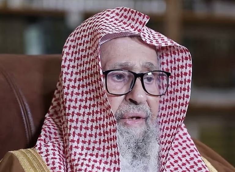 “الفوزان” يهنئ القيادة والمسلمين بحلول رمضان ويدعو لاغتنامه بالطاعات