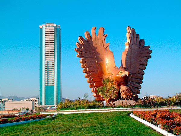 حريق بالفجيرة للصناعة البترولية إثر اعتراض مسيرة وسقوط شظايا