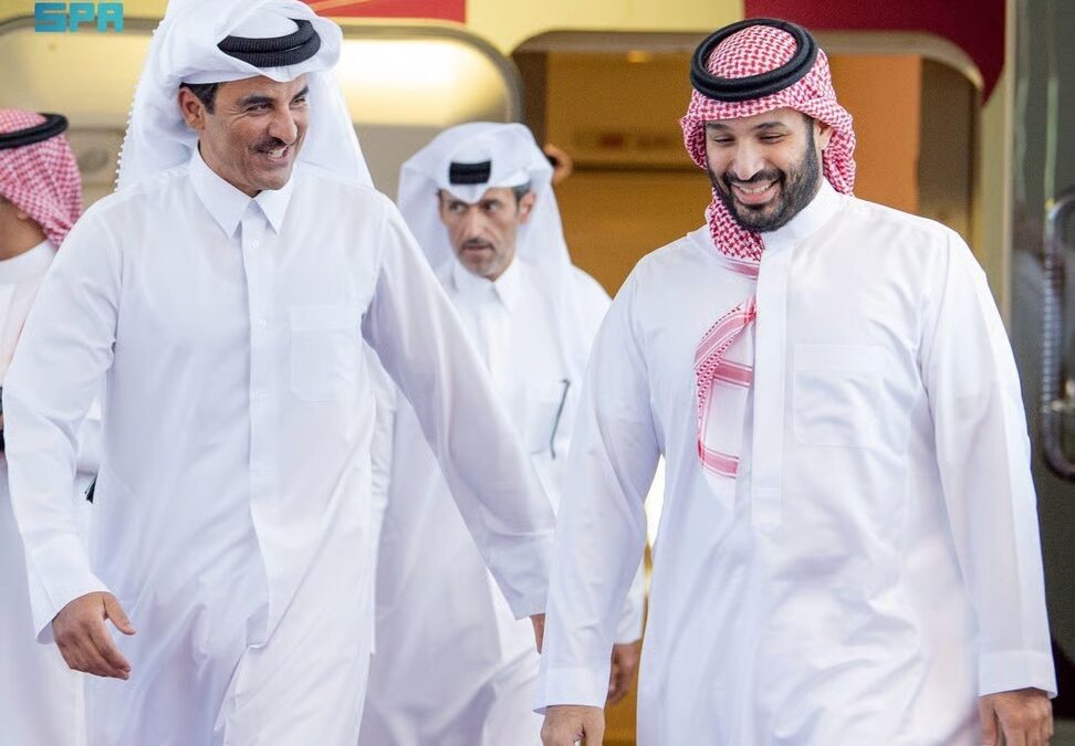 أمير قطر يصل إلى جدة وولي العهد في مقدمة مستقبليه