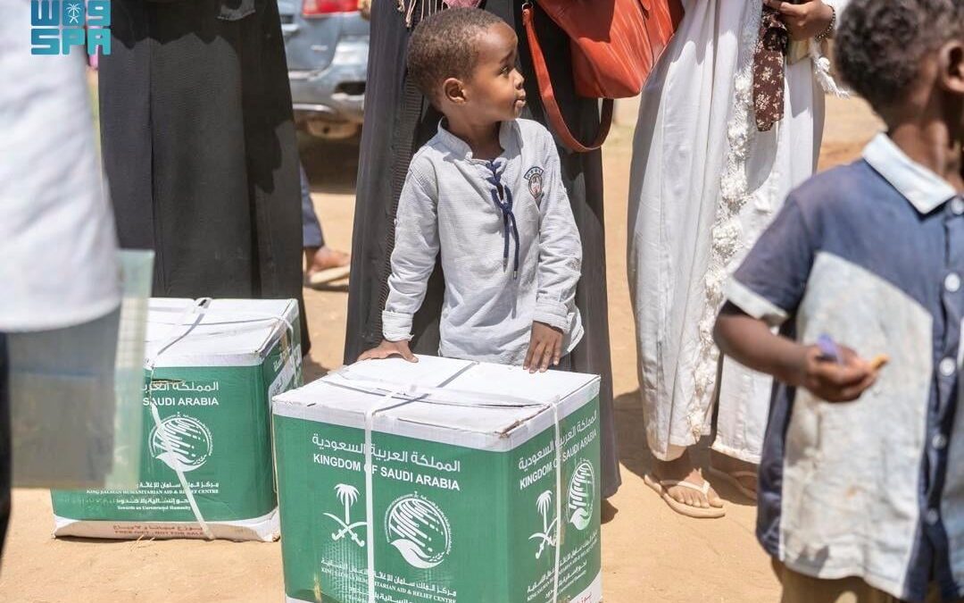 مركز الملك سلمان يوزّع 1480 سلة غذائية في كسلا السودانية