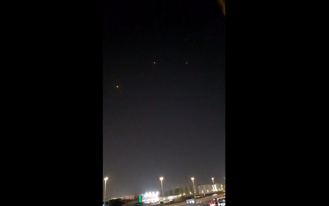 إعلام إيراني: هجوم صاروخي قرب مطار أبوظبي يستهدف قيادة أمريكية