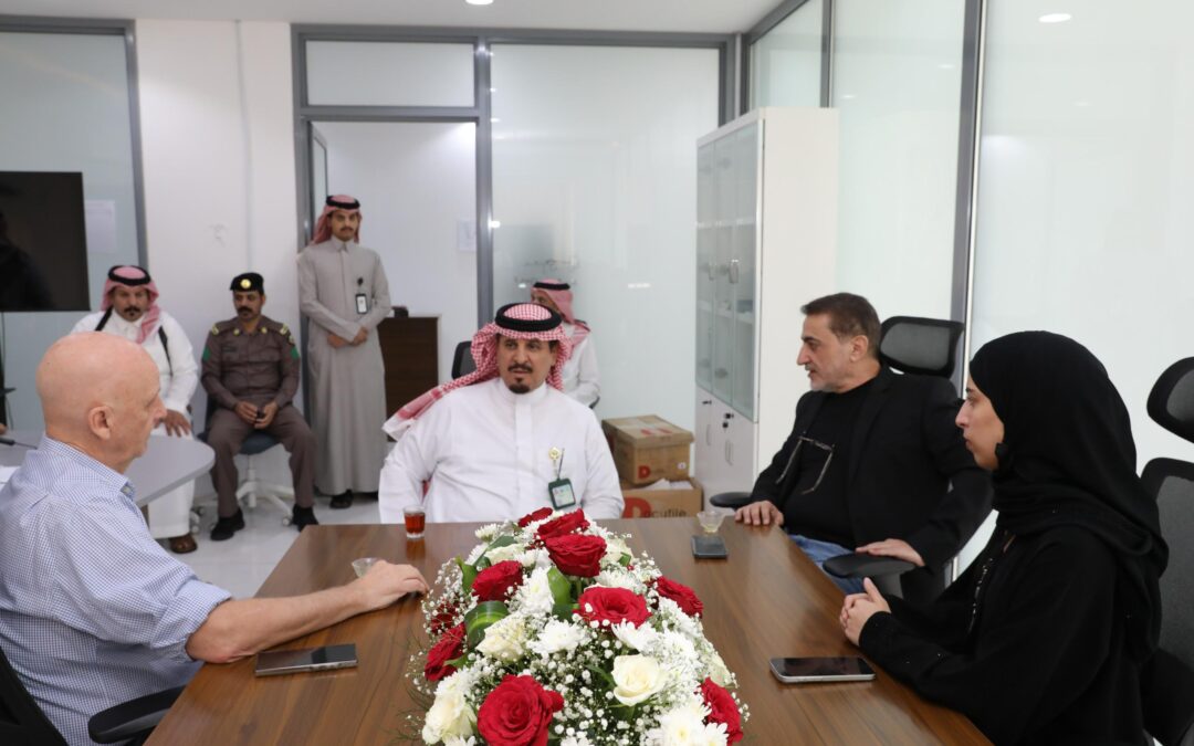 محافظ بيشة يزور شركة الذهب والمعادن المحدودة ويطّلع على سير العمل