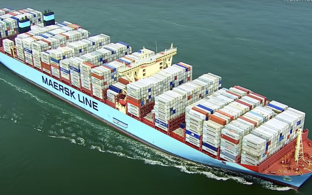 هجوم جديد على سفينة حاويات قرب عُمان بعد إغلاق مضيق هرمز مجددًا