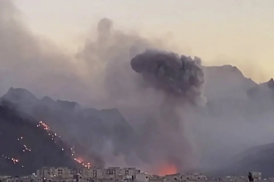 انفجارات متتالية في كرج وطهران والاحتلال يعلن استهداف “أهداف للنظام الإيراني”