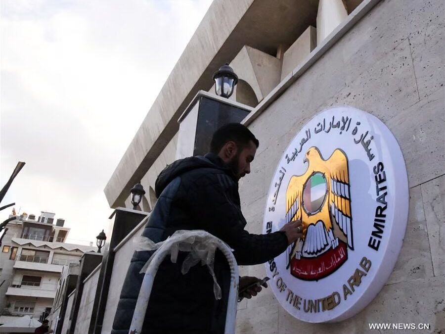 الإمارات تدين الاعتداء على سفارتها في دمشق