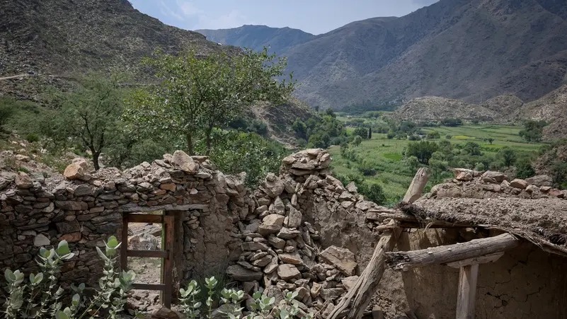 مصرع 12 شخصًا بينهم 8 من عائلة واحدة في زلزال يضرب أفغانستان