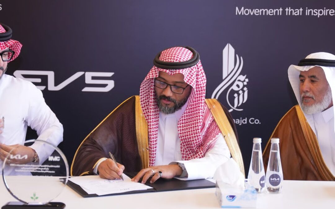 الشركة الأهلية تسلّم أول دفعة من السيارات الكهربائية لشركة شيم المجد