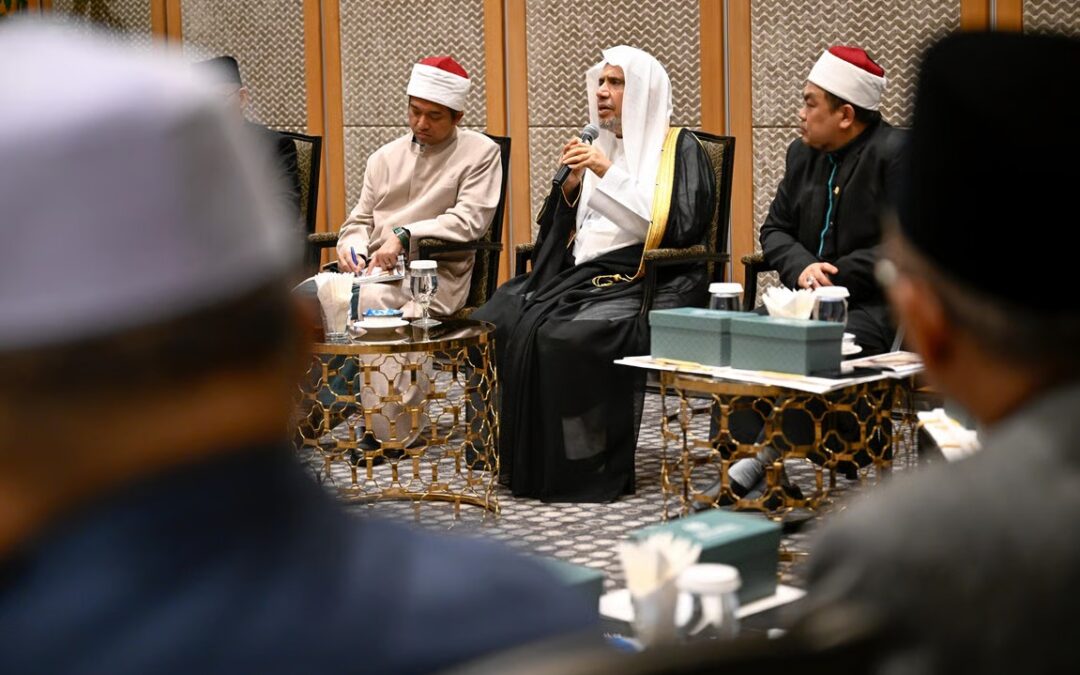 أمينُ عامّ رابطة العالَم الإسلاميّ يجتمعُ مع كبار علماء ماليزيا