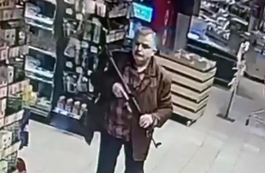 كييف.. مسلّح يقتل 5 أشخاص ويصيب 15 بينهم طفل داخل سوبر ماركت