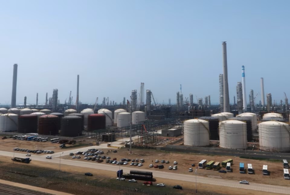 واشنطن تعاقب مصفاة صينية كبرى لشرائها نفطاً إيرانياً بمليارات الدولارات