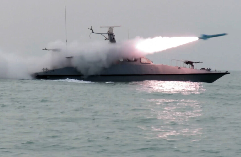 ترامب يتوعد بتدمير سفن الهجمات السريعة الإيرانية مع بدء الحصار البحري الشامل