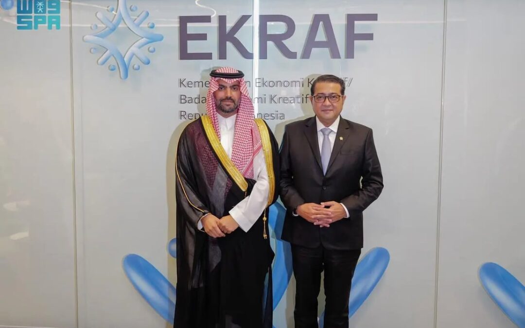 وزير الثقافة يبحث في جاكرتا تعزيز الاقتصاد الإبداعي مع إندونيسيا