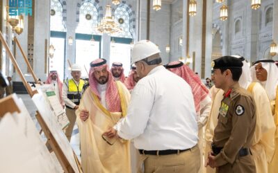 نائب أمير مكة يتفقد مركز استقبال وتوجيه الحجاج بالنوارية ويزور المسجد الحرام