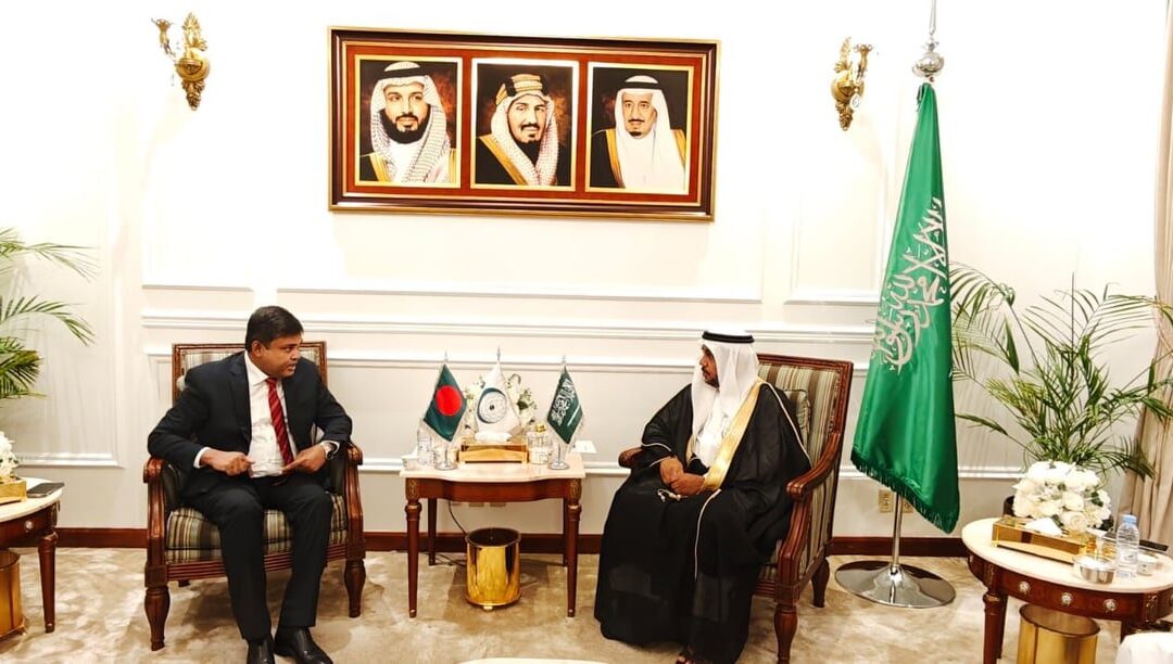 مندوب السعودية بمجلس التعاون يبحث مع نظيره البنجلاديشي تعزيز العمل الإسلامي المشترك