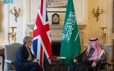 وزير الخارجية ونظيرته البريطانية يشددان على حماية حرية الملاحة بمضيق هرمز
