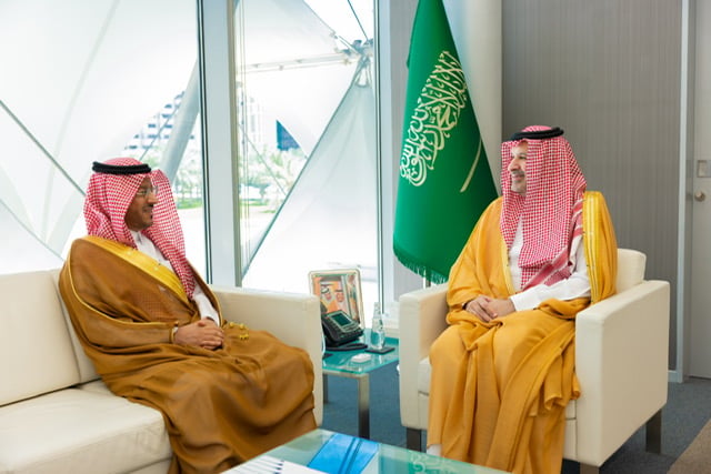 الأمير فيصل بن سلمان ووزير التعليم يبحثان سبل تعزيز التعاون الثقافي