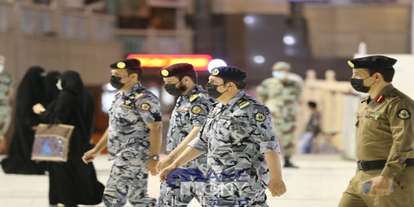 أمن الحج يضبط مواطنًا نقل ثلاثة مخالفين أفغان حاولوا دخول مكة بلا تصريح
