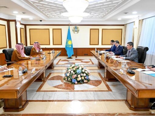 رئيس وزراء كازاخستان يستقبل وزير الصناعة والثروة المعدنية