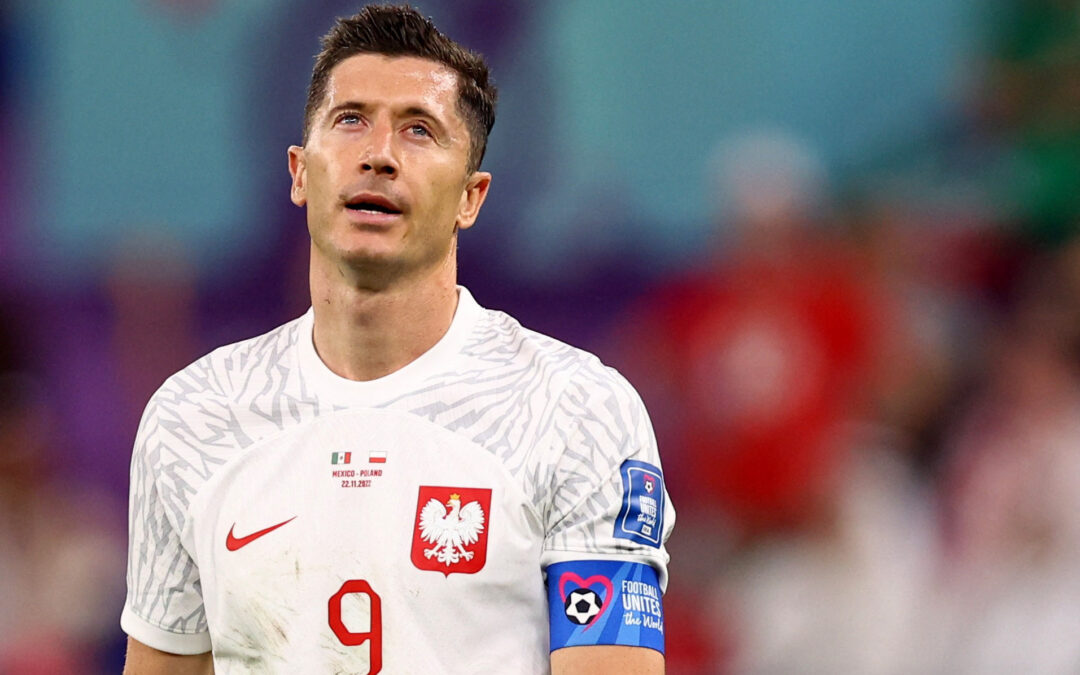 كفاراتسخيليا وليفاندوفسكي من أبرز النجوم الغائبين عن مونديال 2026