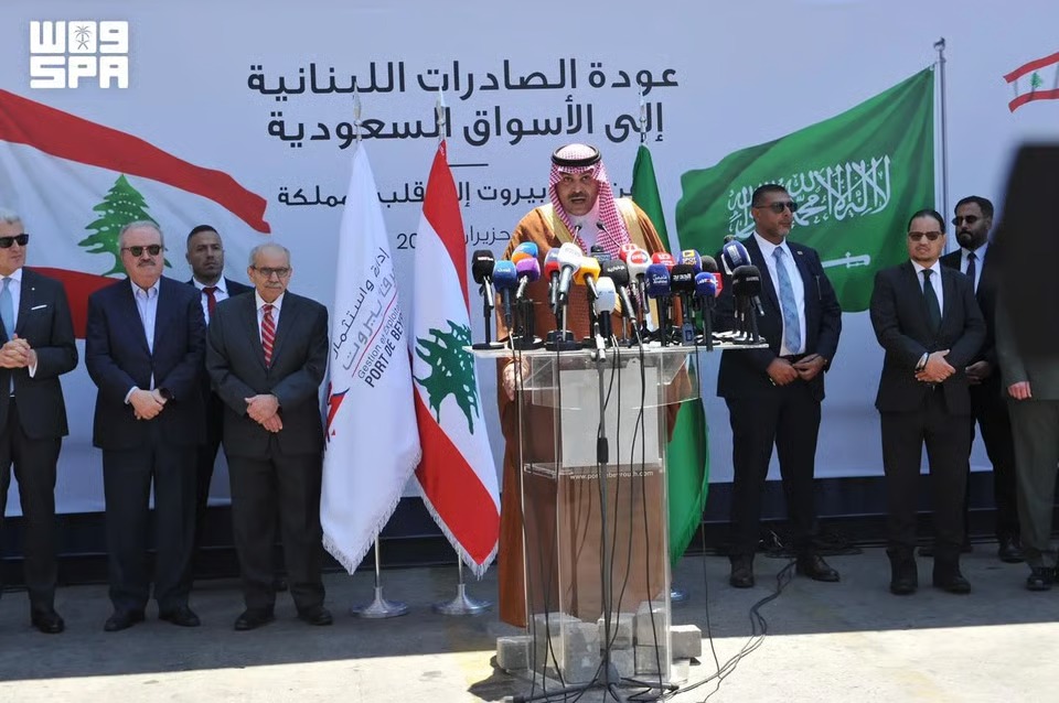 سفير السعودية يُدشّن عودة الصادرات اللبنانية إلى الأسواق السعودية من مرفأ بيروت