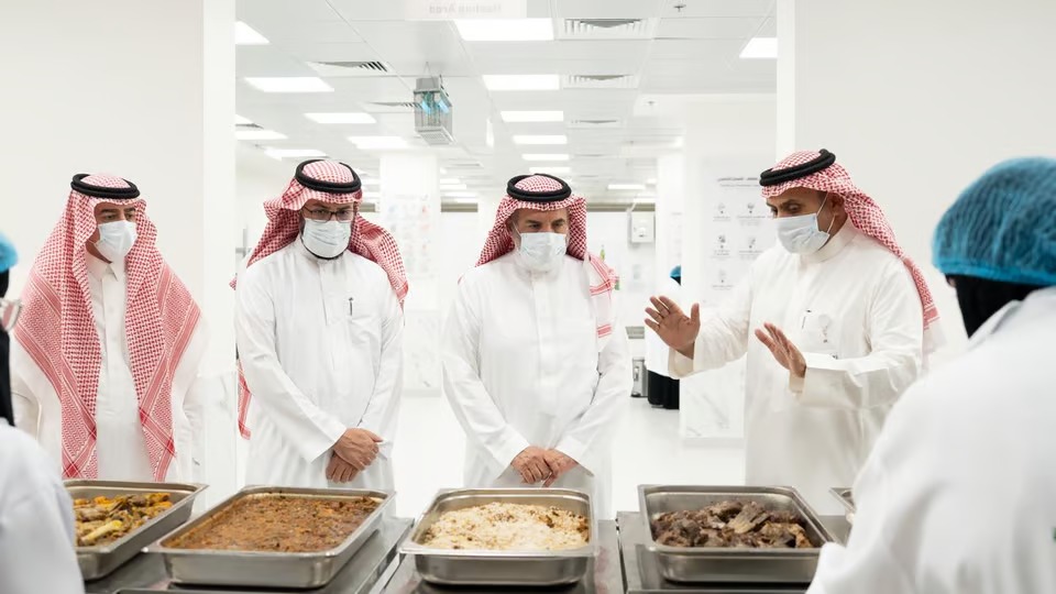 رئيس غرفة الرياض يزور جمعية خيرات ويدعو رجال الأعمال لدعمها