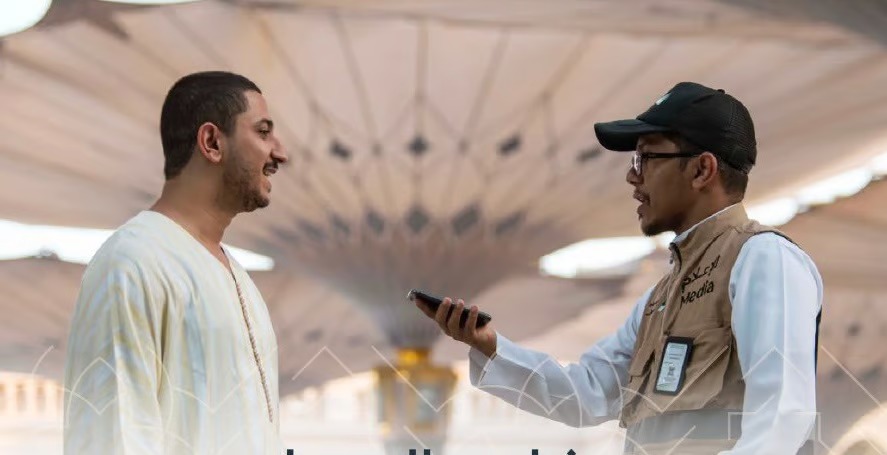 بعد 8 أعوام.. مغربي يحقق حلمه بالحج والصلاة في المسجد النبوي
