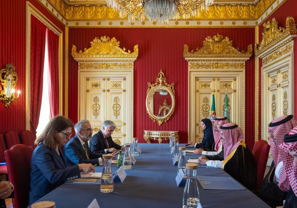 وزير الخارجية يبحث في لشبونة خفض التصعيد الإقليمي والاتفاق الإيراني الأمريكي
