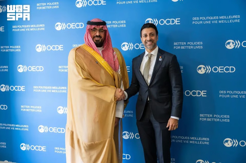 وزير الاقتصاد يبحث في باريس تعزيز العلاقات التجارية والاستثمارية مع كندا