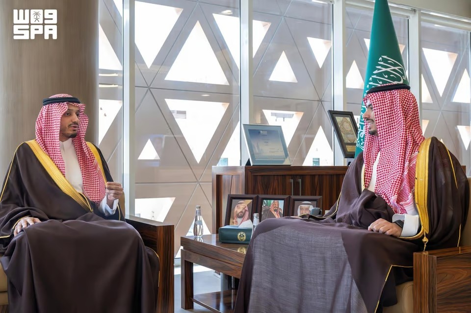 محافظ الدرعية يستقبل مسؤولي ولاعبي نادي الدرعية مهنئًا بصعود الفريق إلى الدوري