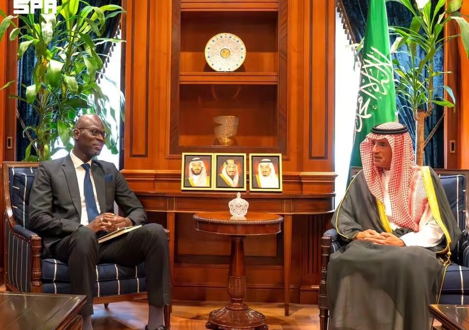 الجبير يستقبل سفيرة البرتغال وسفير السنغال بالرياض